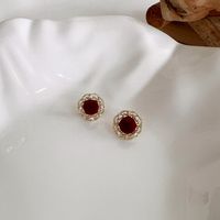 Vintage Wine Red Velvet Earrings French Palace Style Exquisite Small Earrings sku image 1