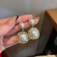 Retro Pearl Earrings With Bright Diamonds Temperament Niche Design Earrings main image 3