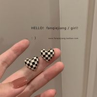 Design Heart Checkered Black Contrast Color Plaid Earrings main image 1