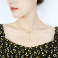 Niche Design Inlaid Zircon Ginkgo Leaf Copper Pendant Tassel Pearl Necklace Clavicle Chain main image 5
