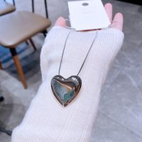 High-grade Ins Cold Style Metal Heart Pendant Necklace Copper White Gold Plated Simple Stylish Clavicle Sweater Chain main image 1