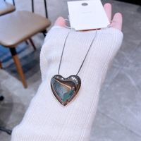 High-grade Ins Cold Style Metal Heart Pendant Necklace Copper White Gold Plated Simple Stylish Clavicle Sweater Chain main image 2