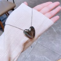 High-grade Ins Cold Style Metal Heart Pendant Necklace Copper White Gold Plated Simple Stylish Clavicle Sweater Chain main image 3