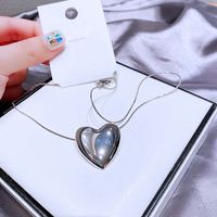 High-grade Ins Cold Style Metal Heart Pendant Necklace Copper White Gold Plated Simple Stylish Clavicle Sweater Chain main image 5