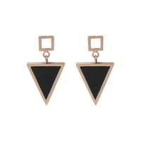 Boucles D&#39;oreilles Triangle En Acier Titane Simples En Gros main image 2