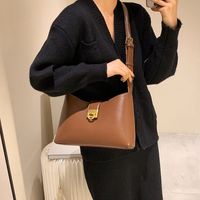 2021 New Bucket Female Bag Korean Solid Color Large-capacity Commuter Diagonal Bag main image 4