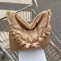 Soft Leather Pu Women's Bag 2021 Winter New Fashion Rhombus Large Capacity Shoulder Messenger Bag Acrylic Thick Chain Bag main image 3