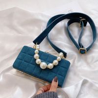 Velvet Bag Pearl Hand Chain Bag Women's Dull Polish Bag Ins2021 Winter New Textured Shoulder Messenger Bag main image 4