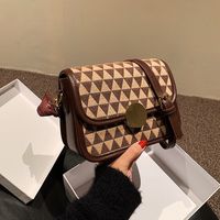 2021 New Trendy Bags Female Niche Checkerboard Triangle Lattice One-shoulder Armpit Bag Wholesale main image 4