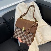 Best Selling Bag Women's Autumn And Winter 2021 New Fashion Retro Crossbody Ins Niche Chessboard Plaid Portable Small Square Bag main image 4