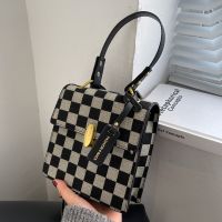 Best Selling Bag Women's Autumn And Winter 2021 New Fashion Retro Crossbody Ins Niche Chessboard Plaid Portable Small Square Bag main image 5