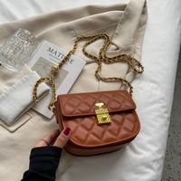 حقيبة صغيرة لحقيبة سلسلة من الحقائب النسائية Ins2021 قفل جديد أنيق اللون أحادي الكتف ، حقيبة نسائية ، حقيبة سرج main image 4