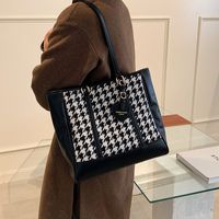 Autumn And Winter Large-capacity New Fashion Texture Shoulder  High-end Commuter Tote Bag main image 2