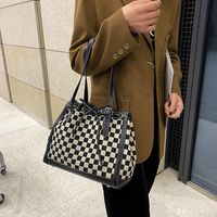 2021 New Autumn And Winter Fashion Checkerboard Large Capacity Tote Drawstring Shoulder Handbag sku image 1