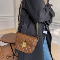 حقيبة صغيرة لحقيبة سلسلة من الحقائب النسائية Ins2021 قفل جديد أنيق اللون أحادي الكتف ، حقيبة نسائية ، حقيبة سرج sku image 2