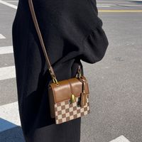 Best Selling Bag Women's Autumn And Winter 2021 New Fashion Retro Crossbody Ins Niche Chessboard Plaid Portable Small Square Bag sku image 2