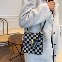 Best Selling Bag Women's Autumn And Winter 2021 New Fashion Retro Crossbody Ins Niche Chessboard Plaid Portable Small Square Bag sku image 3