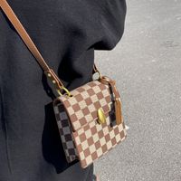 Best Selling Bag Women's Autumn And Winter 2021 New Fashion Retro Crossbody Ins Niche Chessboard Plaid Portable Small Square Bag sku image 4