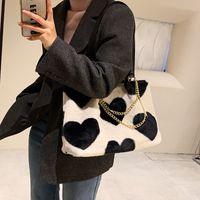 Printed Chain Tote Bag 2021 New Autumn And Winter Large Capacity Chain Plush One-shoulder Hand Carrying Plush Women's Bag Simple sku image 2
