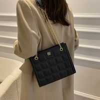 Large-capacity 2021 New Trendy Fashion One-shoulder Messenger Simple Chain Tote Bag main image 1