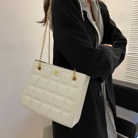 Large-capacity 2021 New Trendy Fashion One-shoulder Messenger Simple Chain Tote Bag main image 4