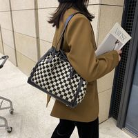 Popular Chessboard Plaid Large Capacity Bag For Women 2021 Autumn And Winter New Fashionable All-match High-grade Fashion Shoulder Tote Bag main image 5