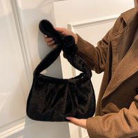 حقيبة صغيرة من القطيفة للنساء في الخريف والشتاء 2021 ، حقيبة قطرية جديدة عصرية main image 4