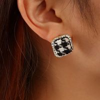 Ez3946 Houndstooth Diamond-embedded Square Earrings Korean Simple Special-interest Design Earrings Personalized High-grade Female Earrings main image 1