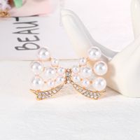 New Simple Fashion Diamond-studded Pearl Bow Brooch Clothing Accessories Wholesale main image 4