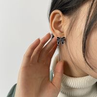 Korean Fashion Temperament Pearl Black Bow Earrings Autumn And Winter New Wild Earrings main image 5