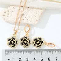 Croix-frontière Vendu Bijoux Européenne Rétro Plein Diamant Noir Rose Boucles D'oreilles Et Collier Set Pendentif Fleur Boucle D'oreille Femme main image 5