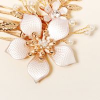 New Wedding Jewelry Fashion Pearl Insert Comb Wedding Dress Accessories Flower Bridal Comb main image 5