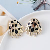 55847 European And American New Alloy Exaggerated Personalized Hand-shaped Brush Female Stud Earrings Simple Versatile Accessories Earrings main image 1