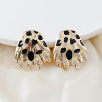 55847 European And American New Alloy Exaggerated Personalized Hand-shaped Brush Female Stud Earrings Simple Versatile Accessories Earrings main image 5