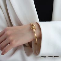 Stainless Steel 18k Gold Plated Exaggerated Twisted Screw Type Opening Non-adjustable Bracelet main image 1