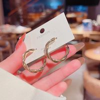 Korean Design Twist Circle Earrings Simple Design Earrings main image 3