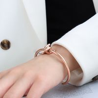 Stainless Steel 18k Gold Plated Exaggerated Twisted Screw Type Opening Non-adjustable Bracelet sku image 3