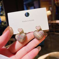 Versión Coreana De Otoño E Invierno Pendientes De Amor A Cuadros Pendientes De Moda De Tela De Personalidad Simple Al Por Mayor sku image 1