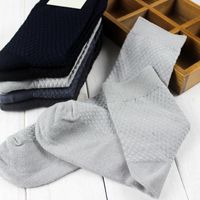 Simple Bamboo Fiber Middle Tube Men's Socks For Fall Winter New Pure Color Sports Socks Wholesale main image 4