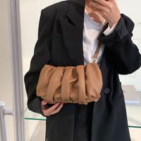 2021 Autumn And Winter New Korean Fashion Retro Fold Cloud Single Shoulder Bag main image 1