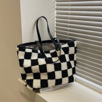 Plush Tote Large Capacity New Autumn And Winter Fashion Plush Checkerboard Shoulder Handbag main image 2