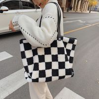 Plush Tote Large Capacity New Autumn And Winter Fashion Plush Checkerboard Shoulder Handbag main image 3
