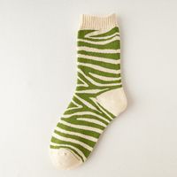 Grüne Socken Weibliche Mittlere Röhre Dicke Warme Socken Aus Reiner Baumwolle Herbst- Und Winterbaumwollsocken sku image 2