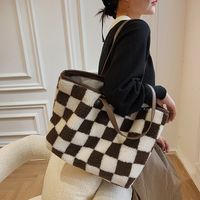 Plush Tote Large Capacity New Autumn And Winter Fashion Plush Checkerboard Shoulder Handbag sku image 3