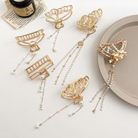 Creative Three-dimensional Butterfly Pearl Pendant Tassel Grasping Clip Hairpin main image 4