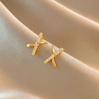 Internet Celebrity Fashion Croix Boucles D'oreilles De Femmes Simple Micro Incrusté Zircon Petite Boucles D'oreilles Froid Style Design Gracieux Boucles D'oreilles En Gros main image 3