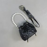 Textured New Trendy Fashion Pearl Chain Messenger Bag Wild Diamond Bucket Bag sku image 2