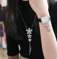 Koreanisches Modemetall Prägnantes Blinkendes Strassblumenzubehör, Das Lange Halskettenpulloverkette Tropft main image 1