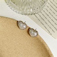 Retro Baroque Pearl Earrings Korean Personality Rhinestone Earrings Pearl Earrings main image 4