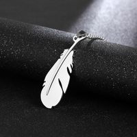 Collier Pendentif Plume Homme Titane Acier Blanc 60cm main image 3